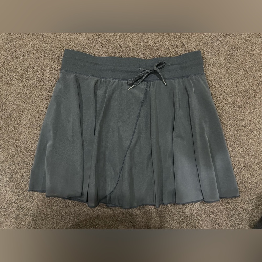 Halara High-Waisted 2-in-1 Mesh Flowy Mini Skirt - Picture 3 of 8